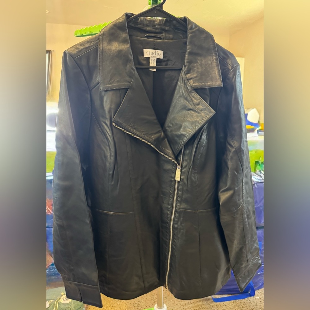 Studio Women's Sleek Black Leather Jacket